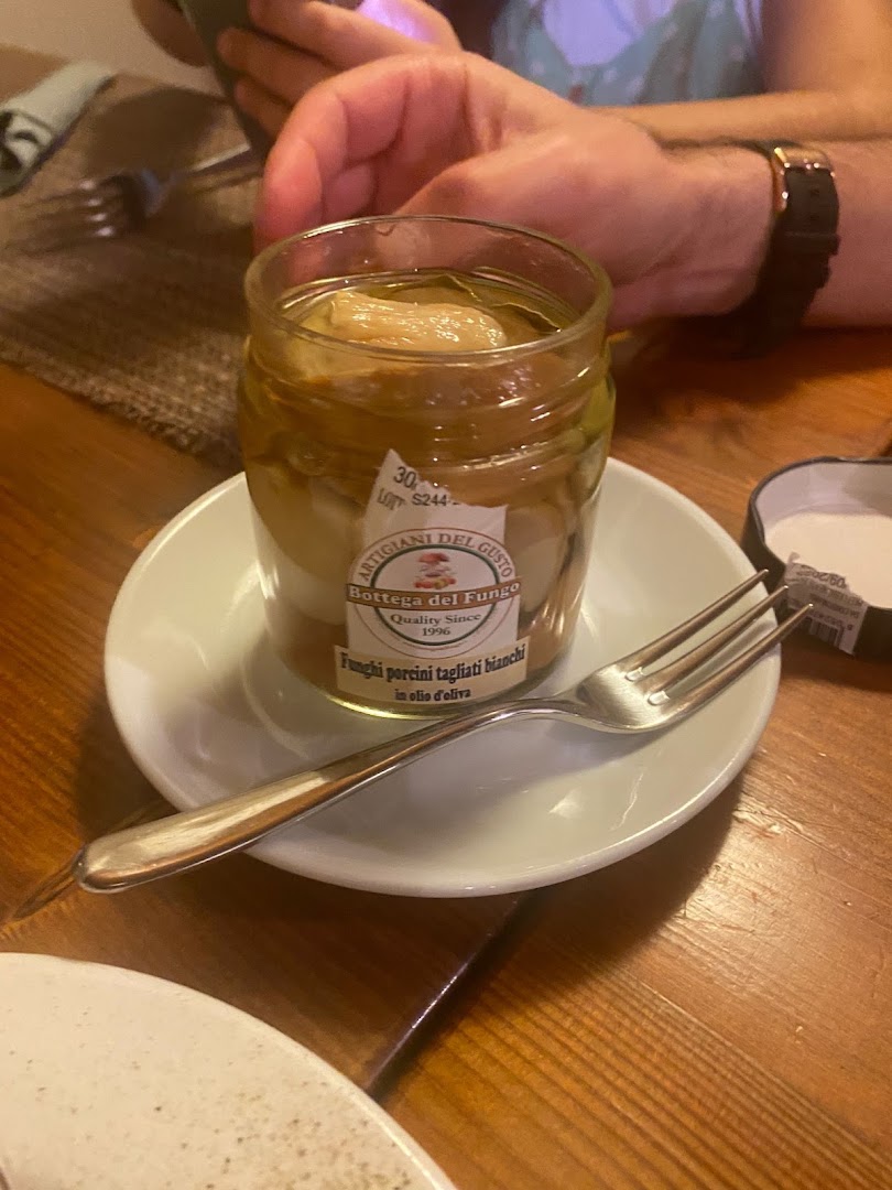 Ustaria dal Merca'