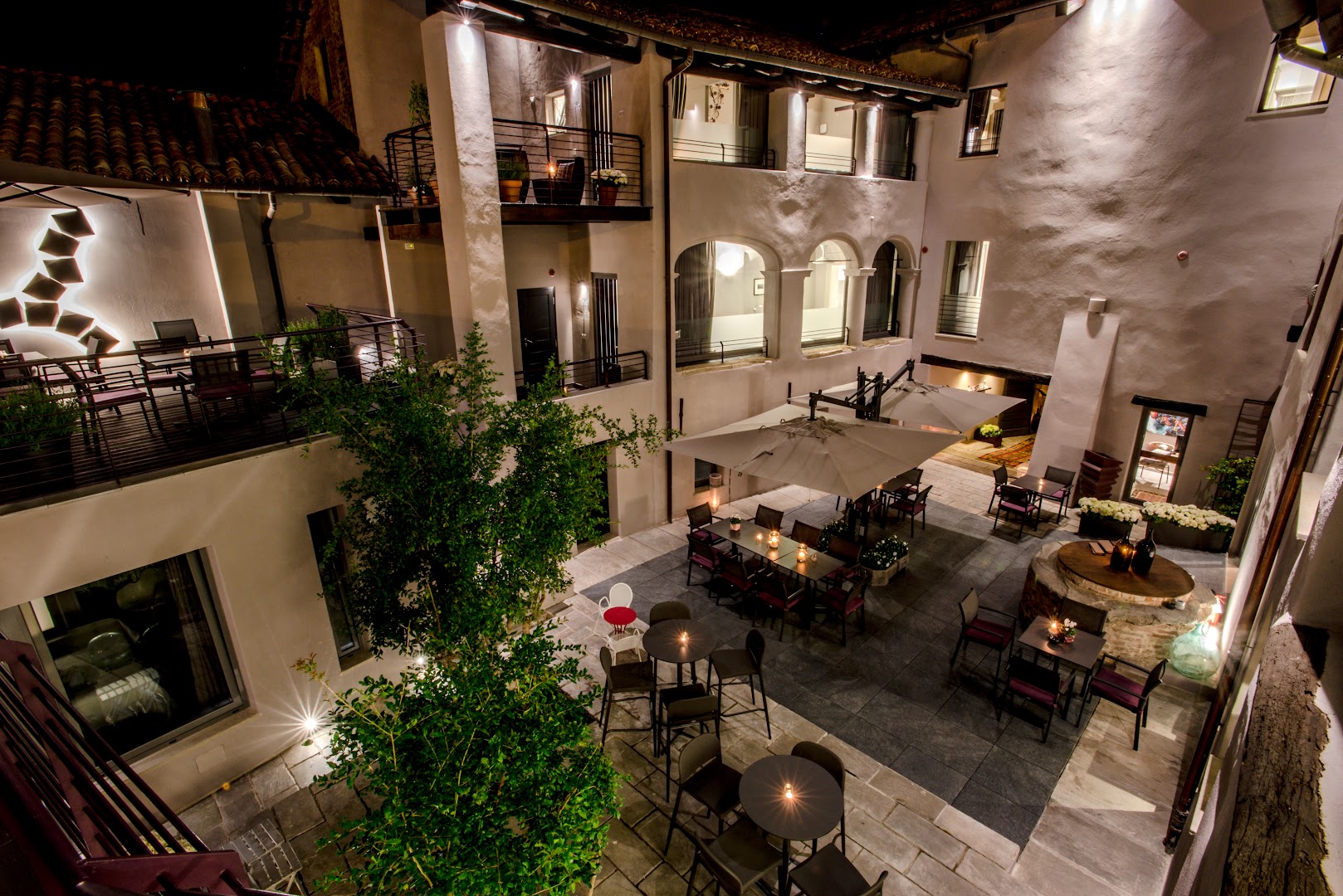 UVE - Rooms & Wine Bar, La Morra