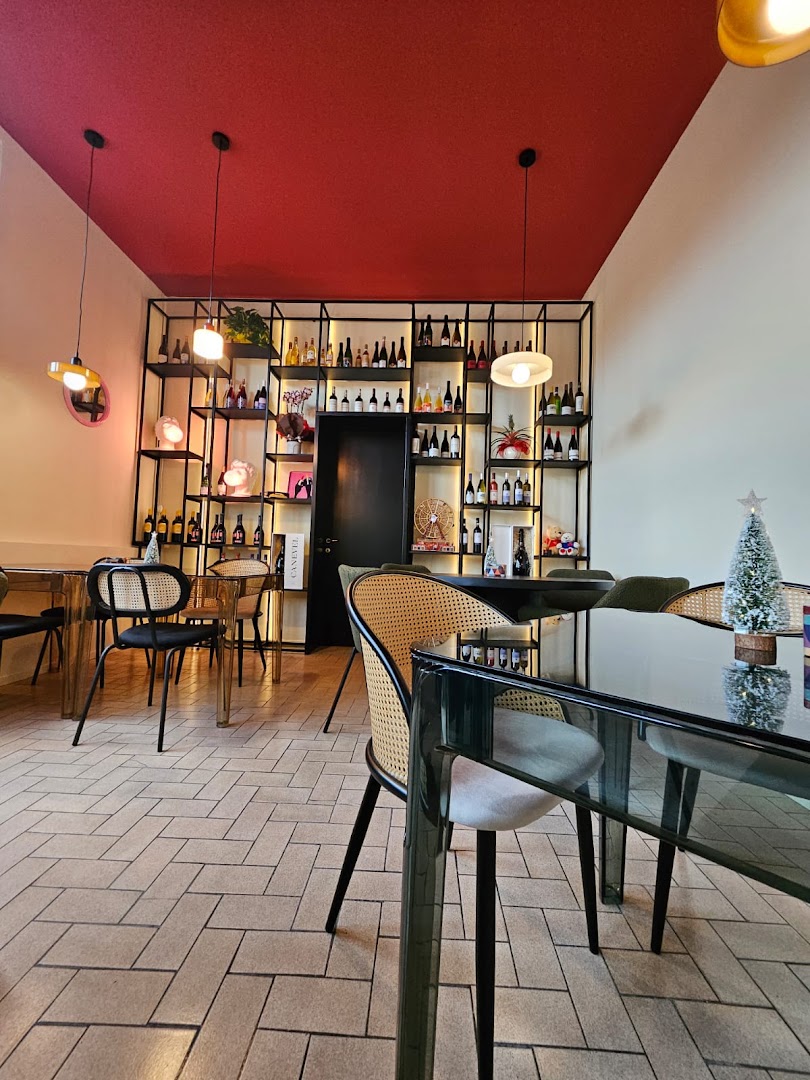 Valentino Coffee & Lounge