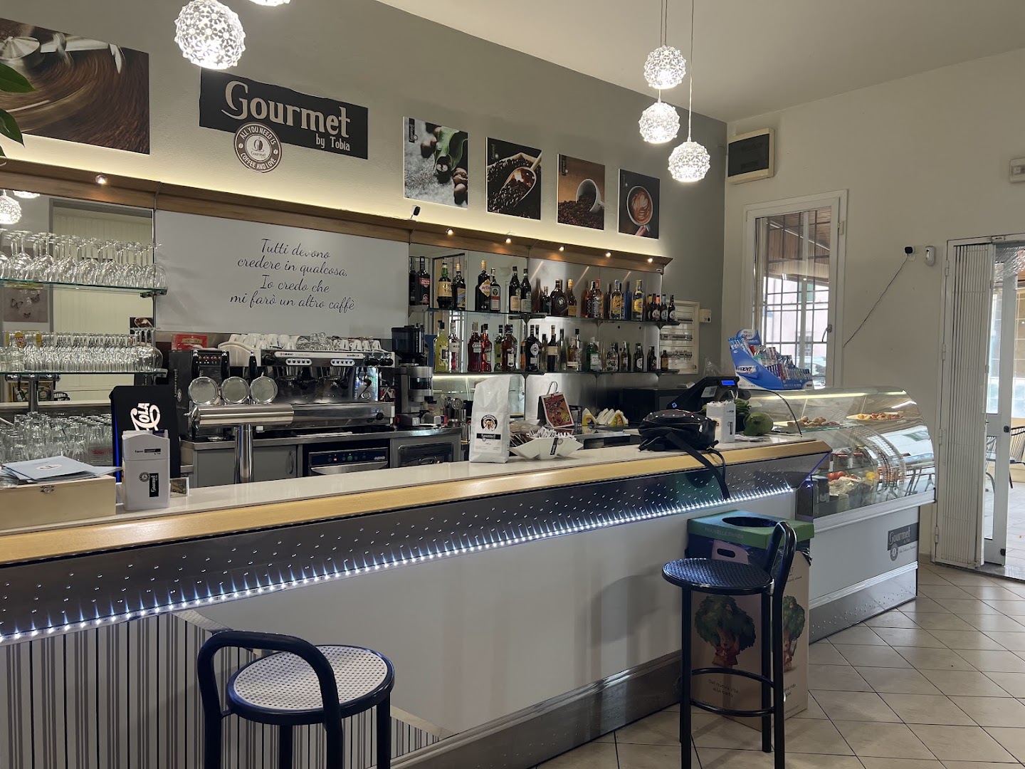 Valex’s Bar