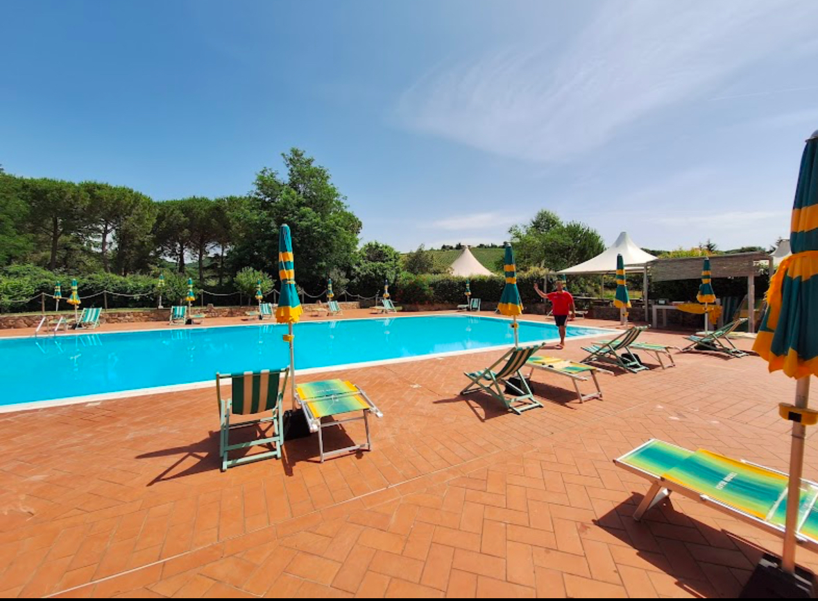 Vallechianti Piscina-Ristorante-Sosta Camper- Bar Pub Serale