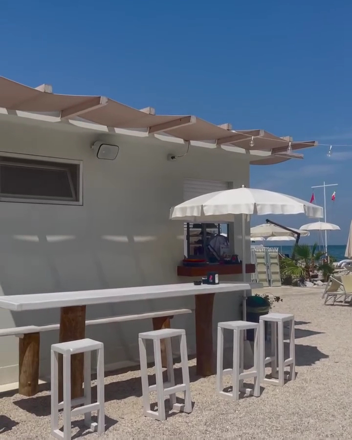 Vallugola Beach & Bar