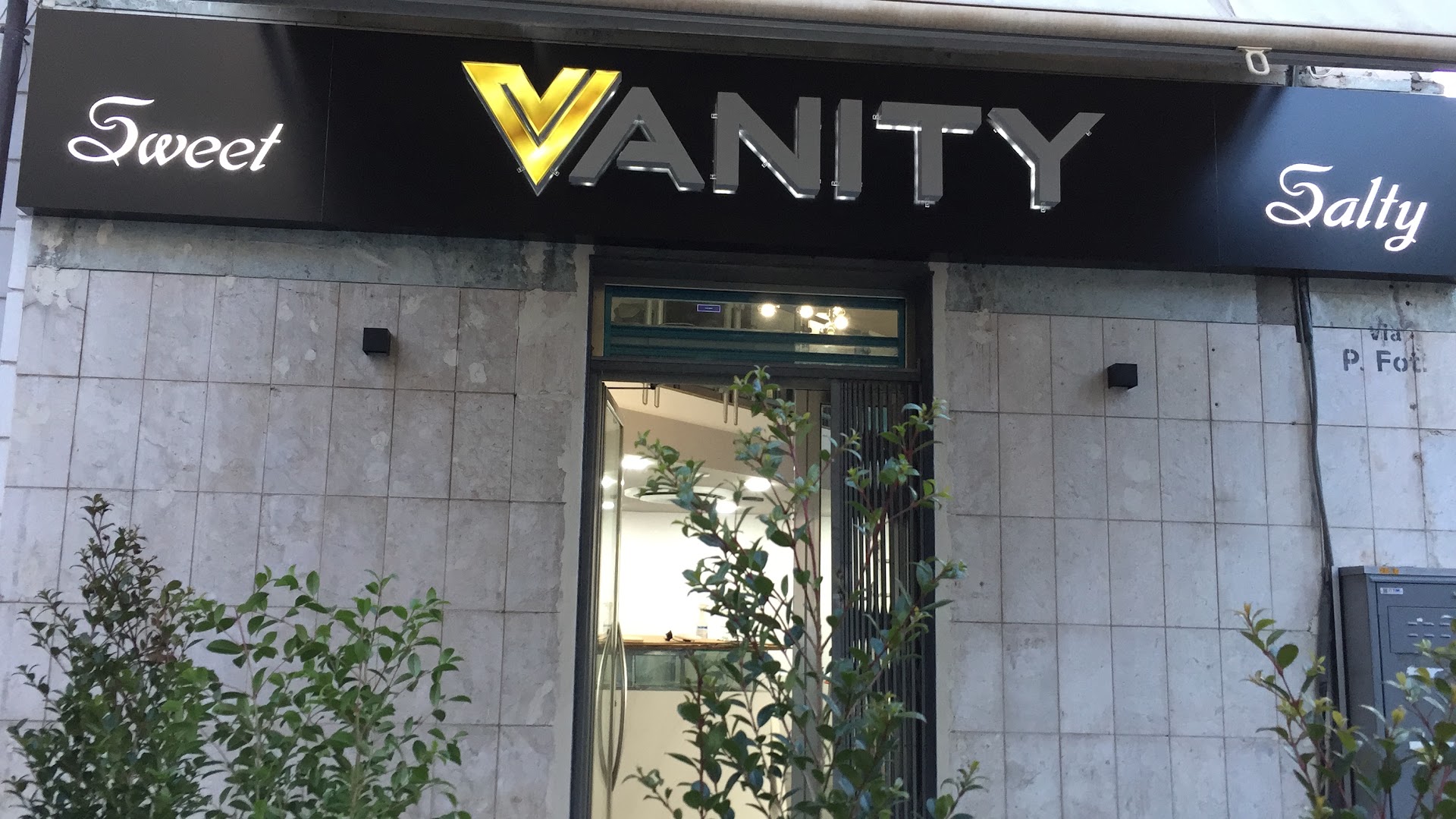 Vanity sweet & salty
