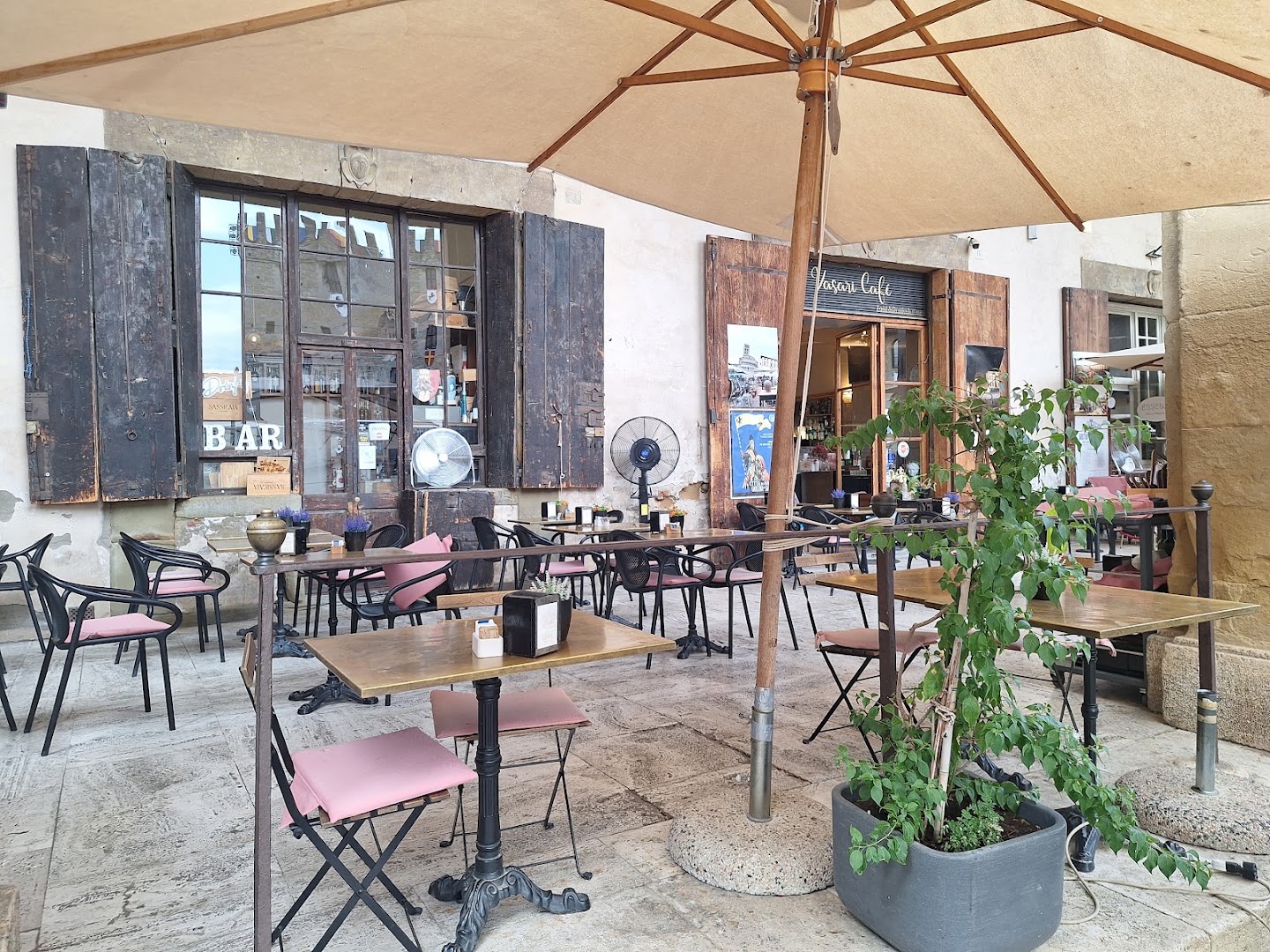 Vasari Cafe'
