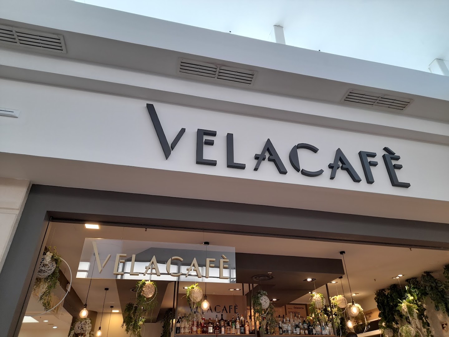 Vela Cafe'