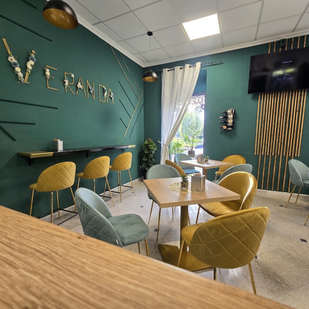 Veranda lounge bar