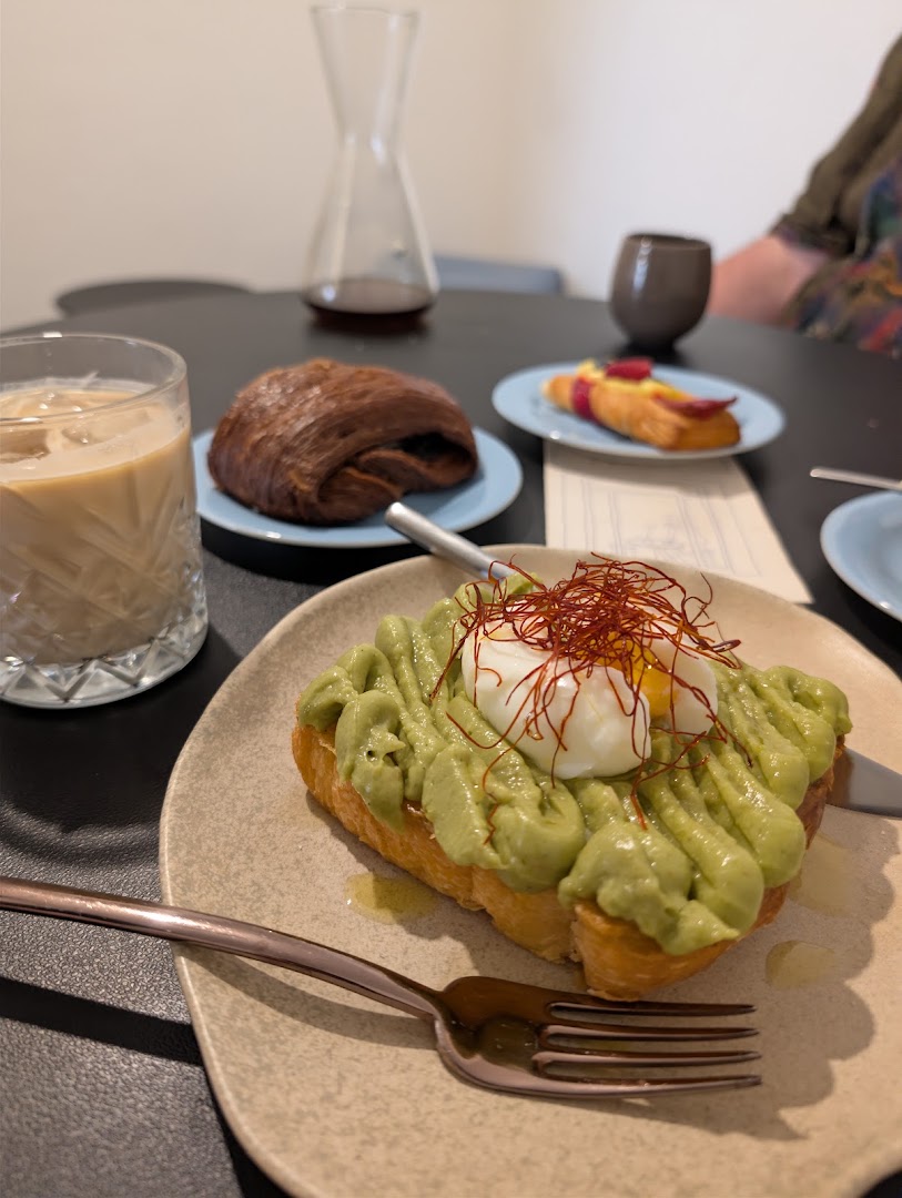 Veronero Artisan Coffee & Bakery. Specialty Coffee and All-day Brunch in Bari