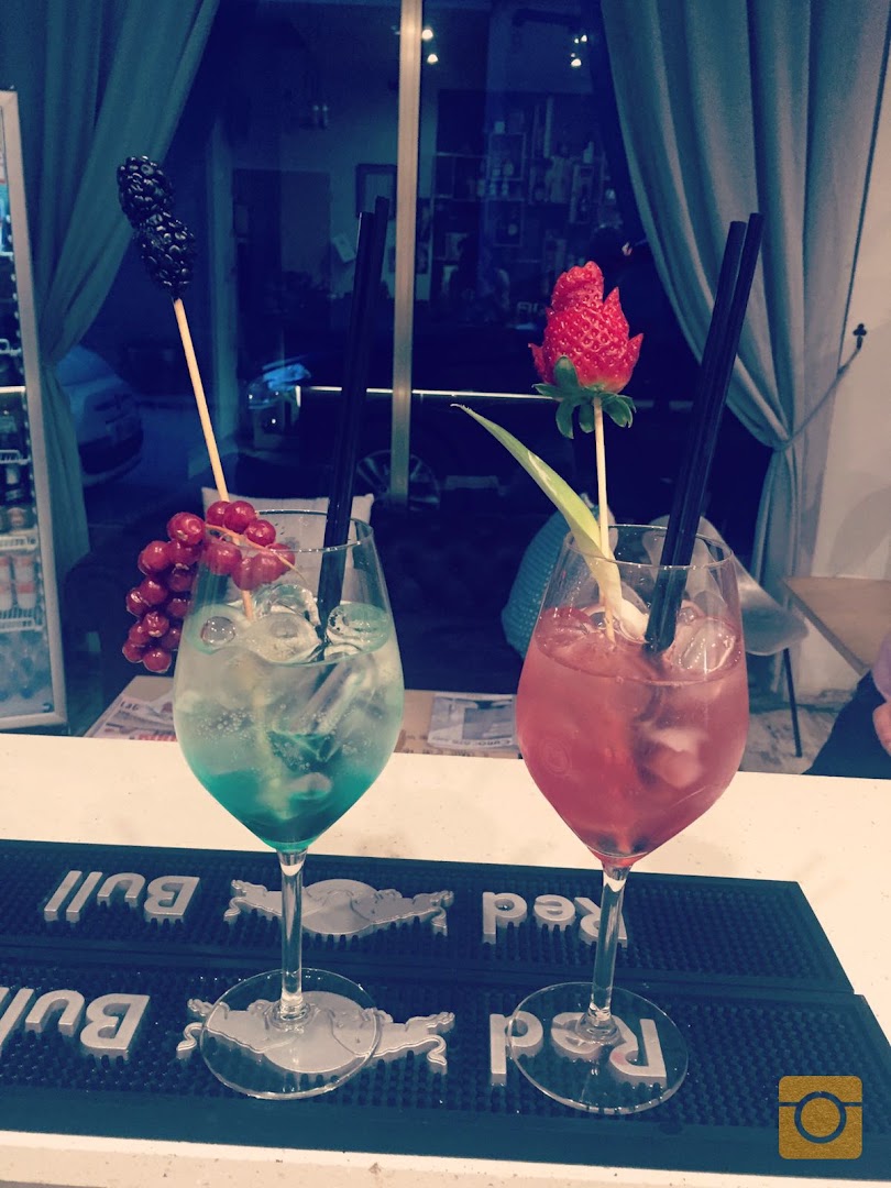 Versus Café