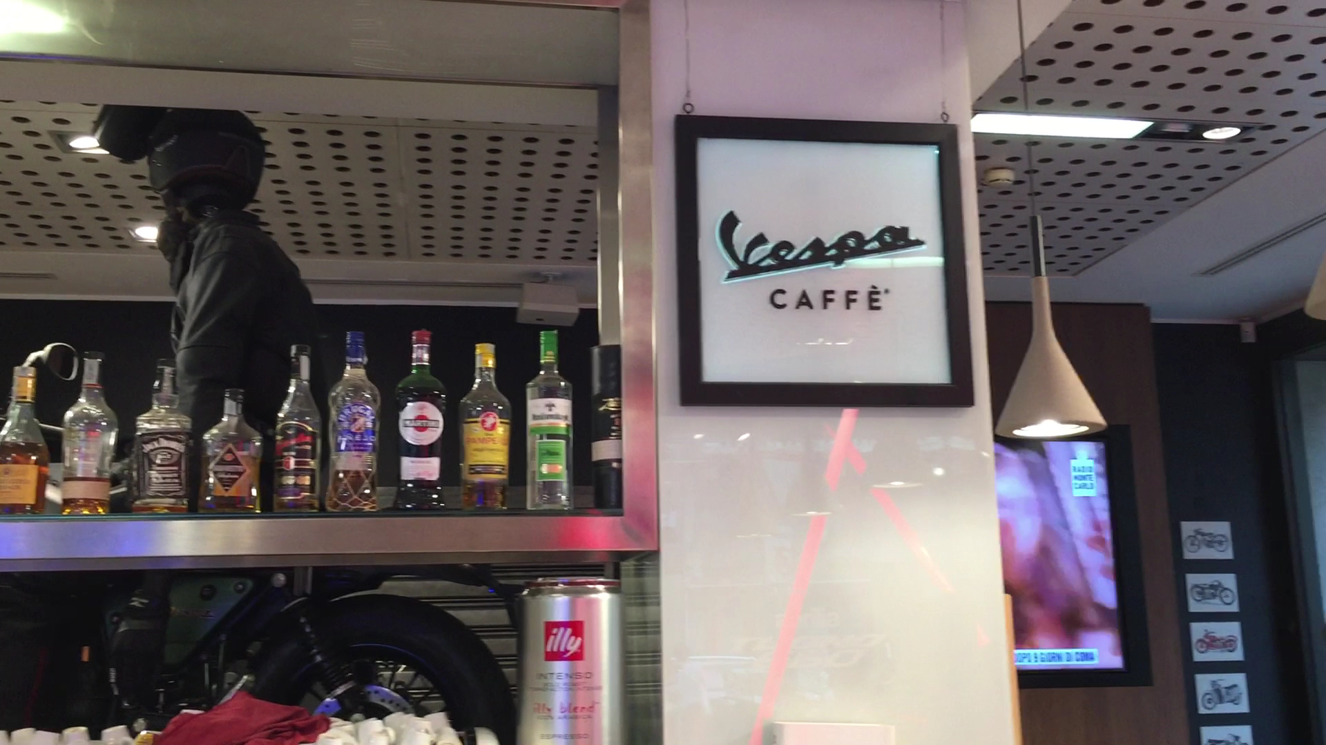 VESPA THE EMPTY SPACE