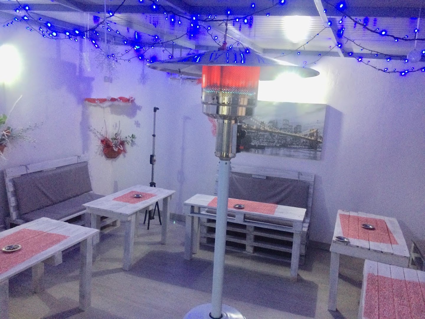 Via Roma Caffe Lounge Food&Drink