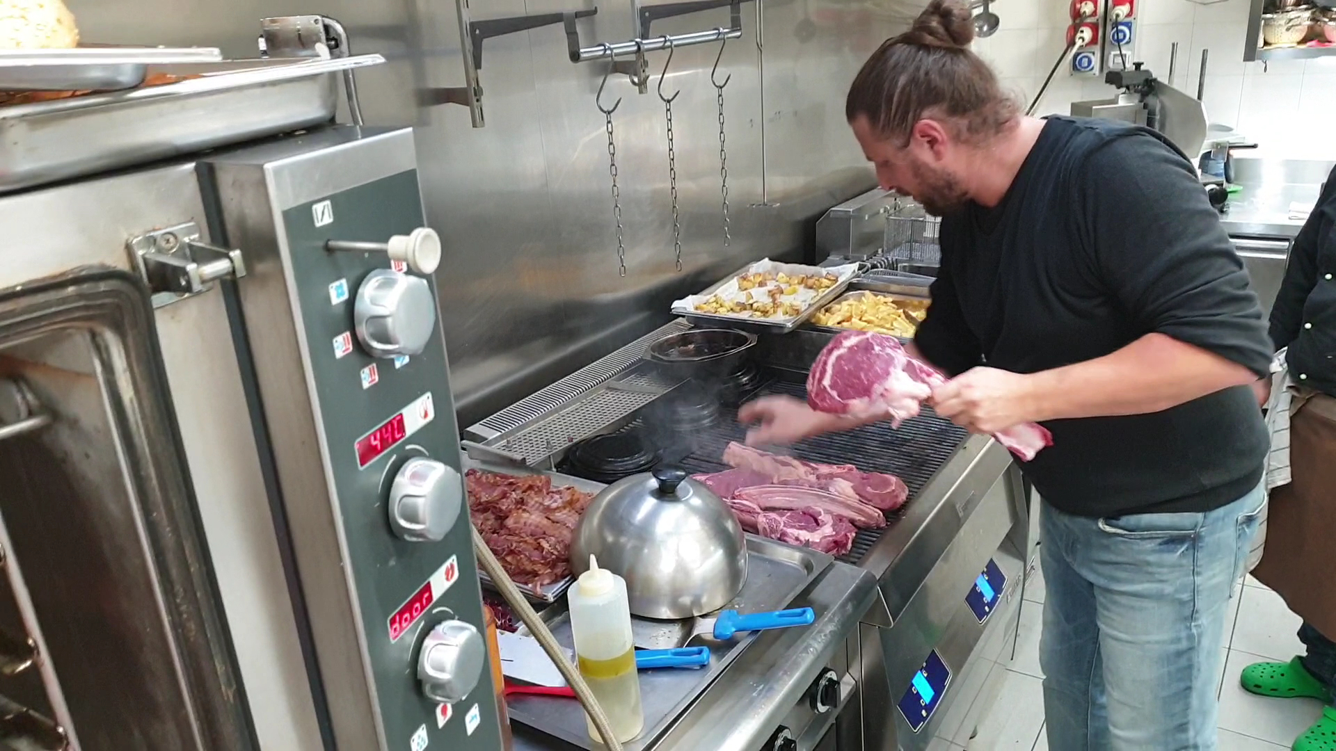 VILLAGE Grill & Kitchen