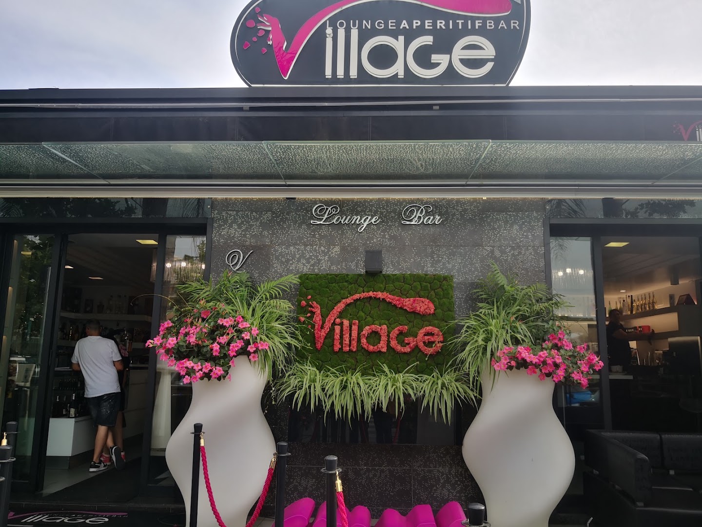 Village Lounge Aperitif Bar