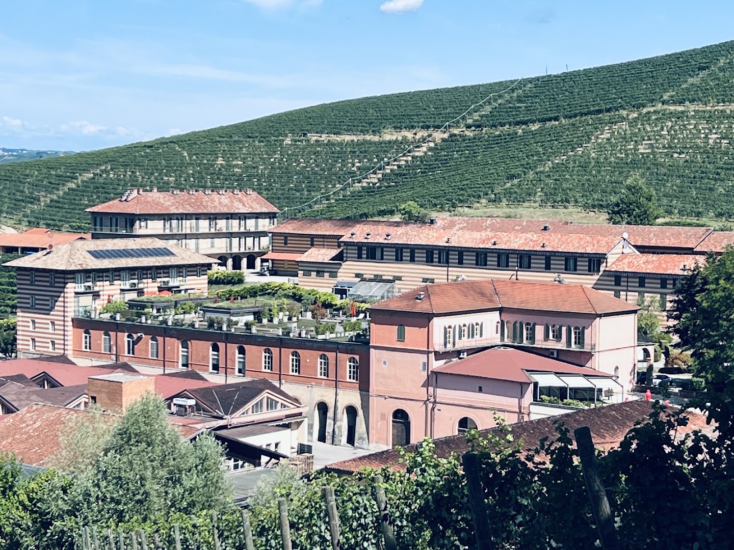 Villaggio Narrante in Fontanafredda & Casa E. di Mirafiore
