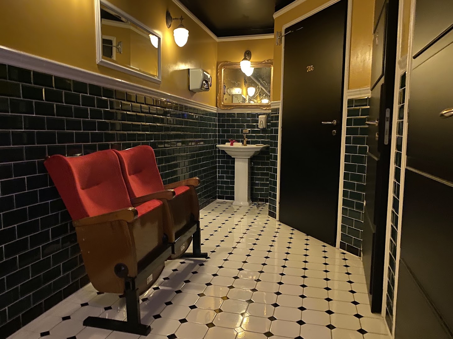 Ville Lumière Restaurant & Cocktail Bar