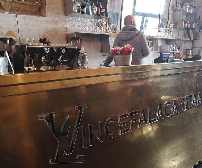 Vincè Fa La Carità a Lu Dome