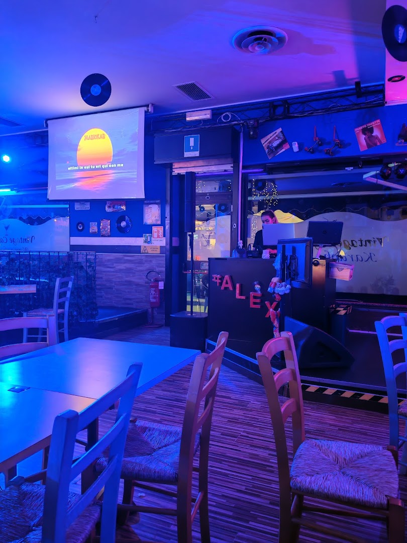 Vintage Karaoke Cafè