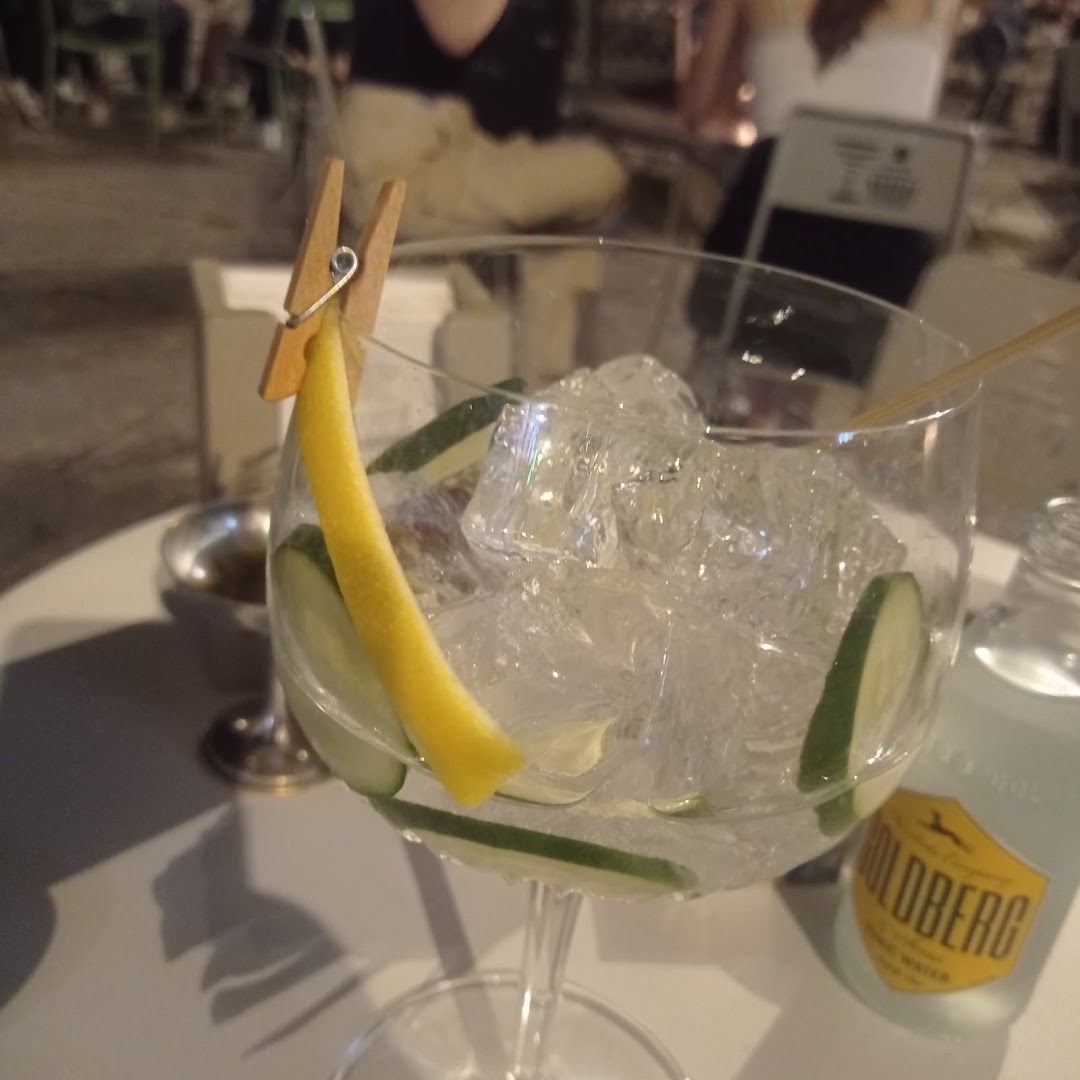 Viola Wine & Cocktail