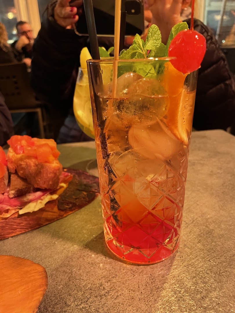 Viola Wine & Cocktail