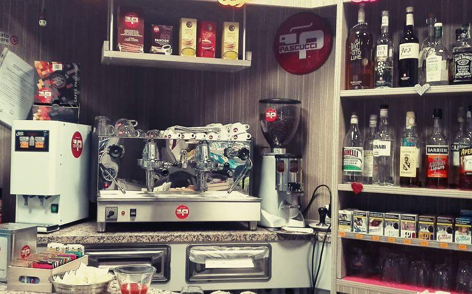 Vip Bar, Frontone