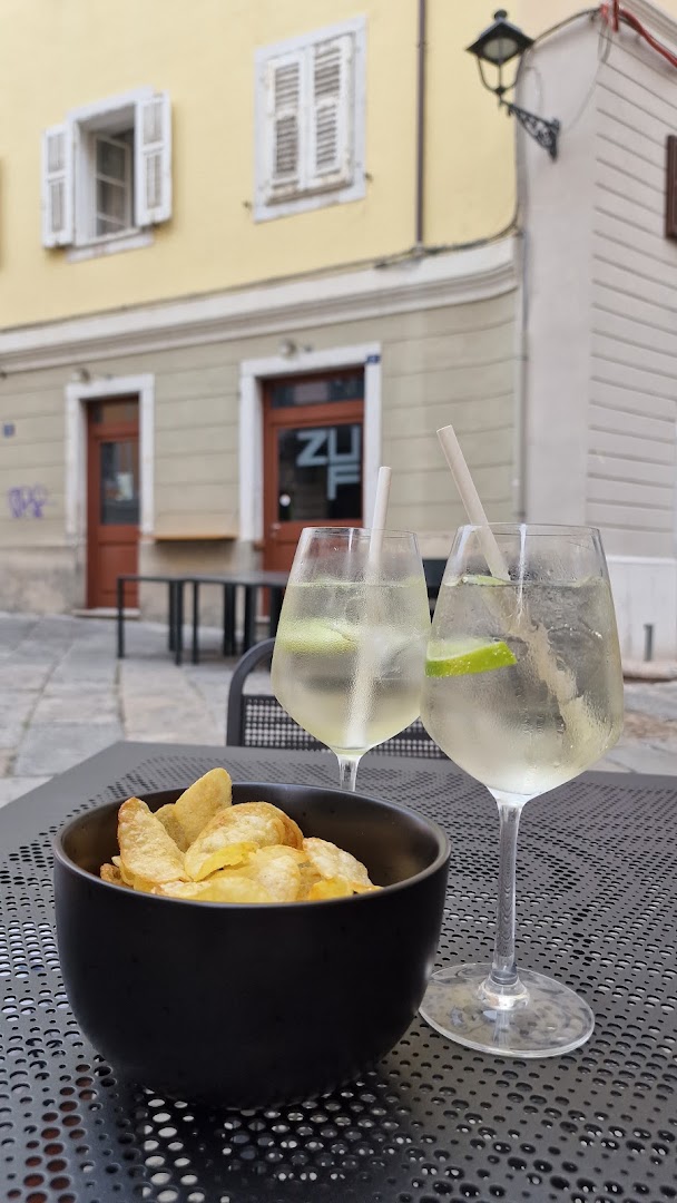 VIVA, Trieste