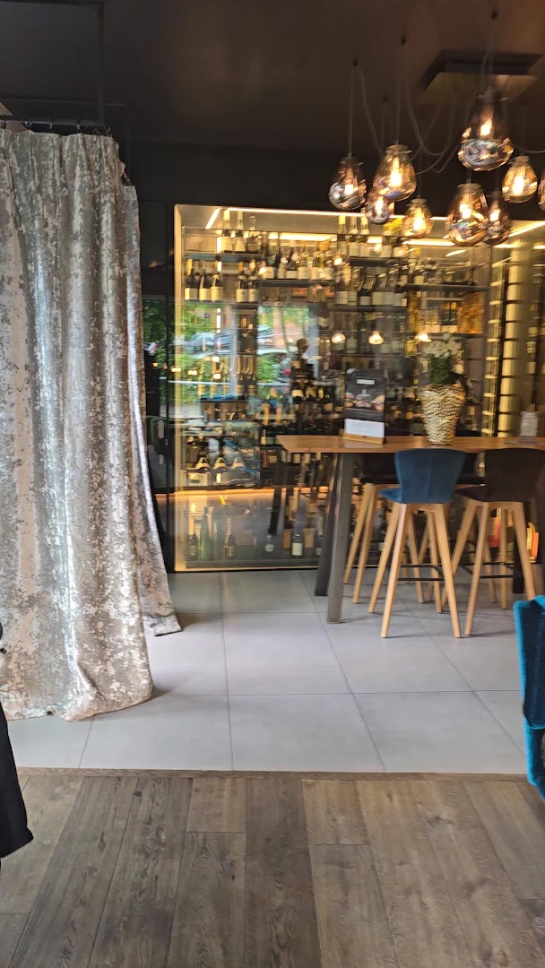 Waink's - Restaurant & Loungebar