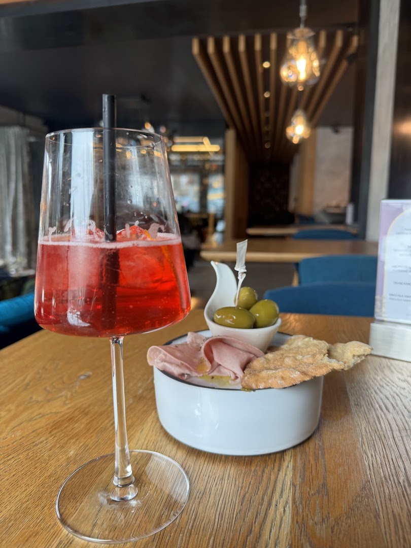 Waink's - Restaurant & Loungebar