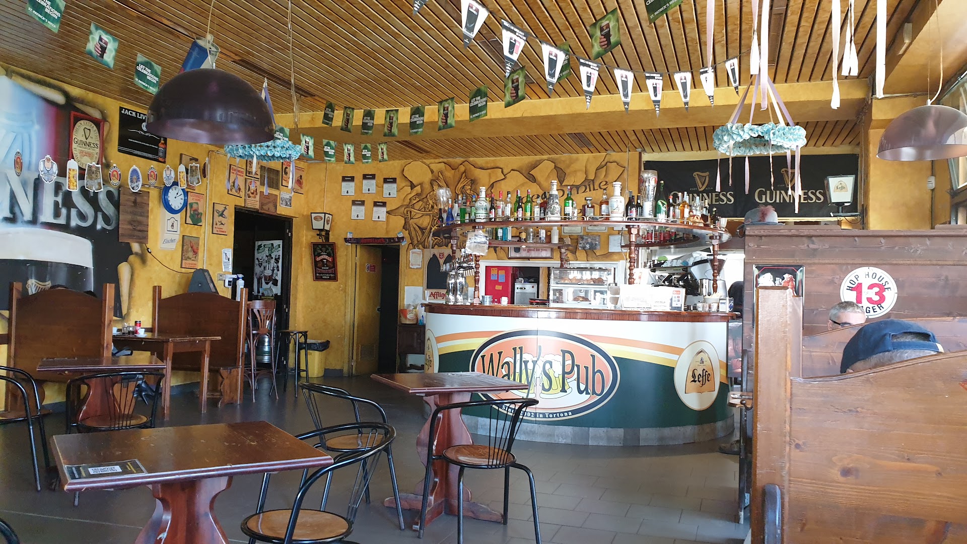 Wally's Pub