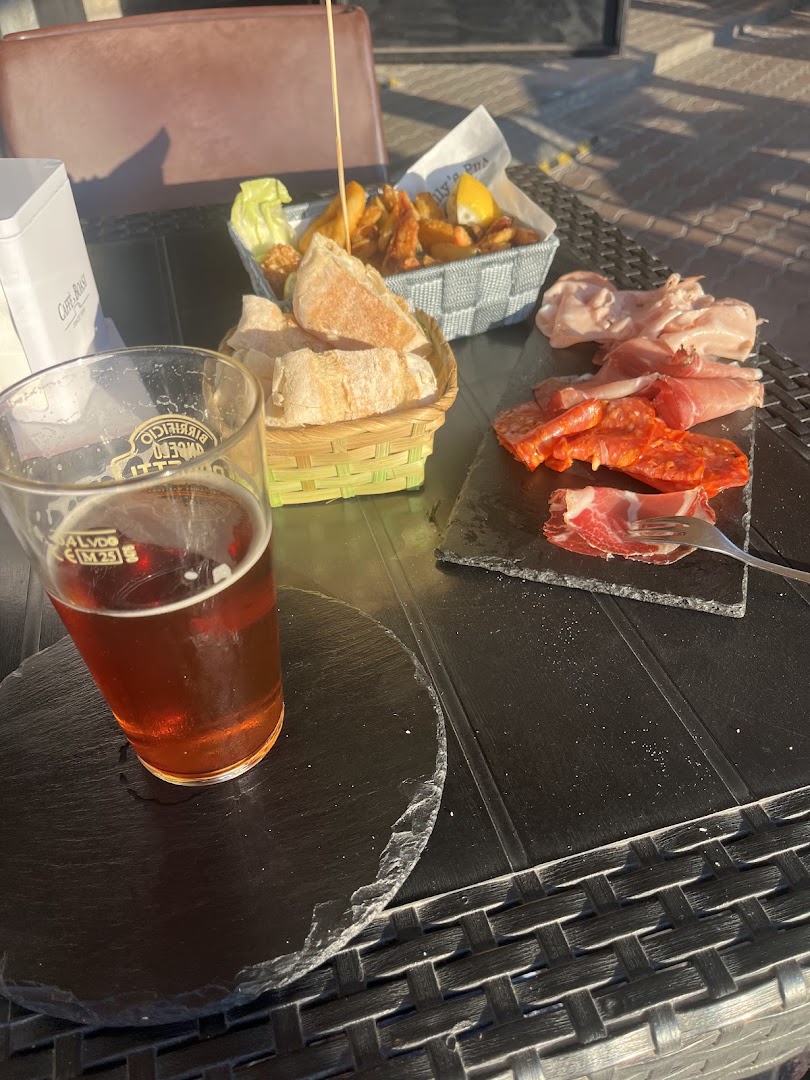 Wally's Pub