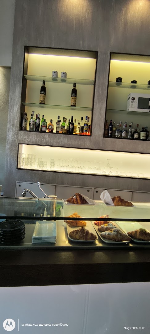 White sisters' caffè