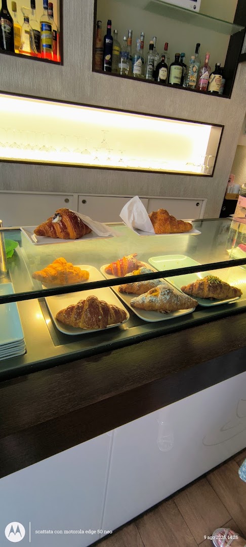 White sisters' caffè, Legnano