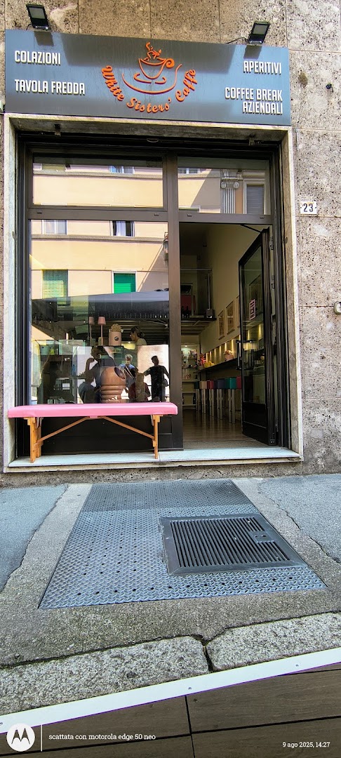 White sisters' caffè