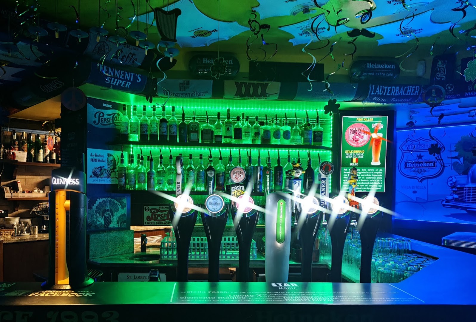 WILLY'S BAR