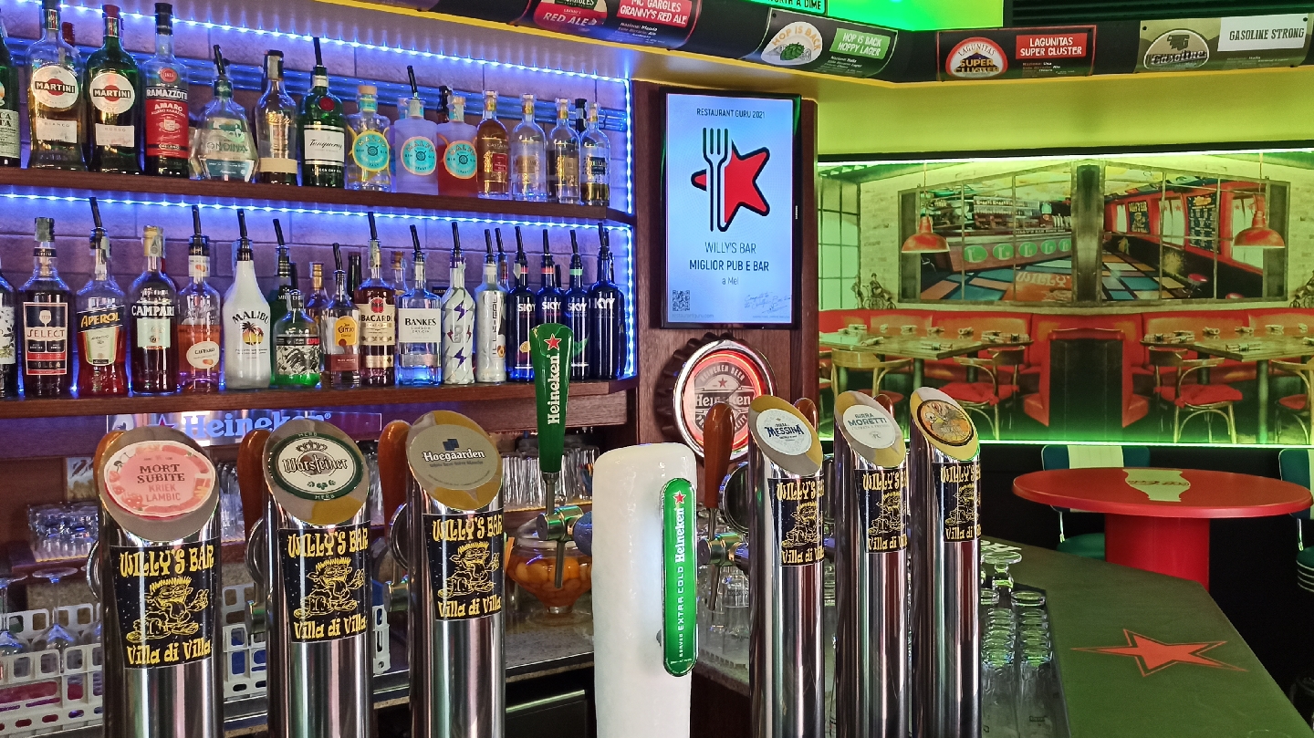 WILLY'S BAR