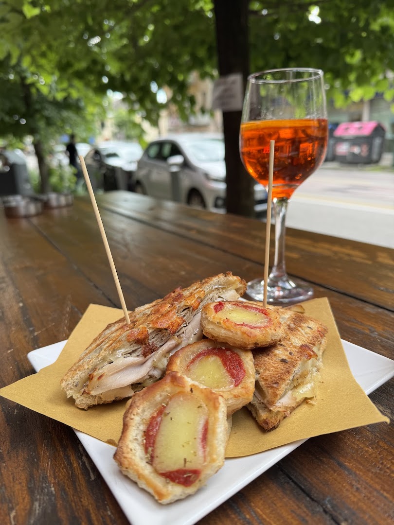 Wine Bar Al Tarlo Snack Spritz Tramezzini Colazioni