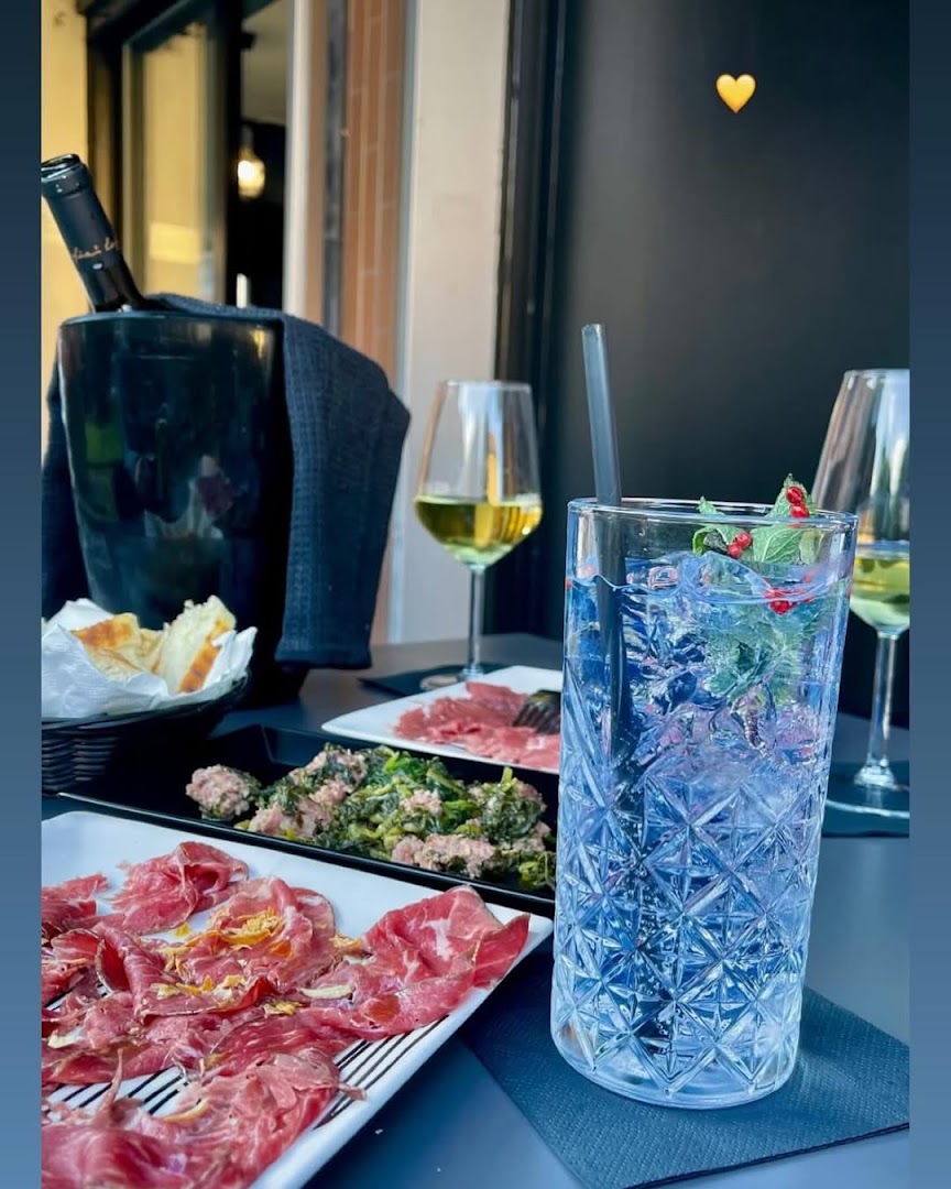 Wine Bar Charmant