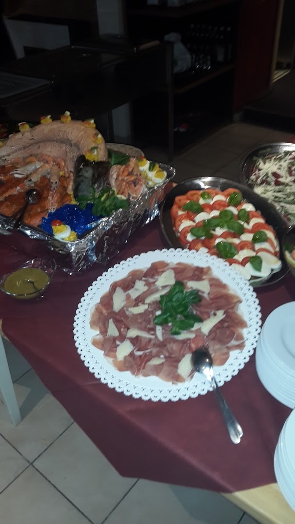 WOLF Wine And Food