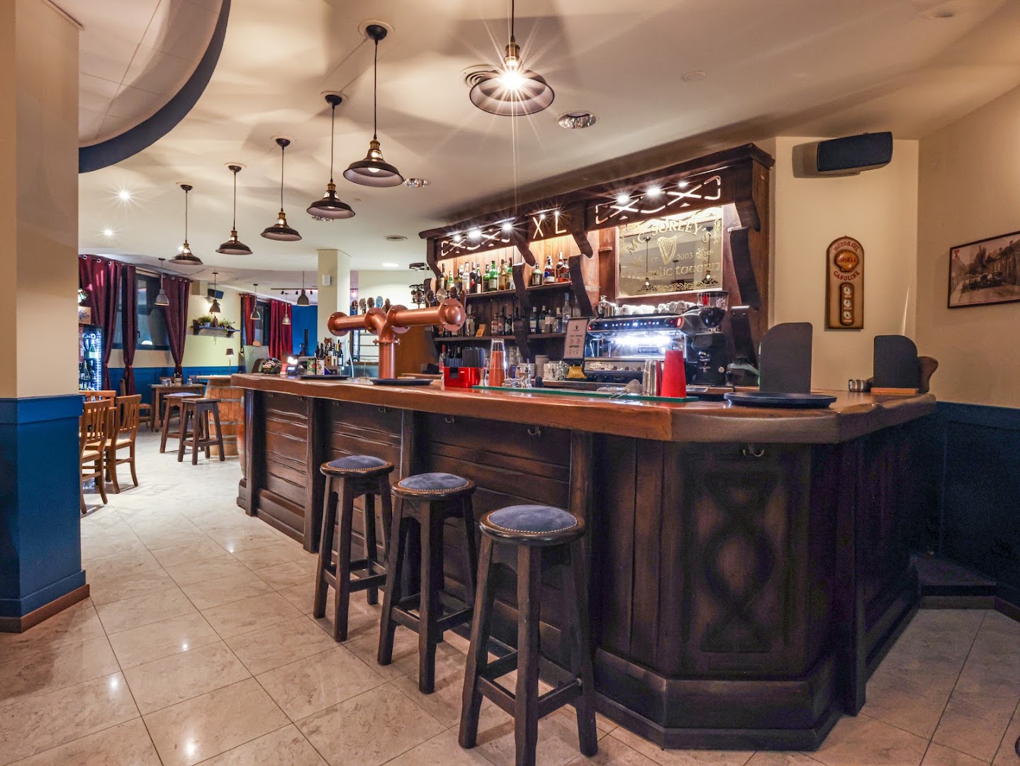 XL Pub & More