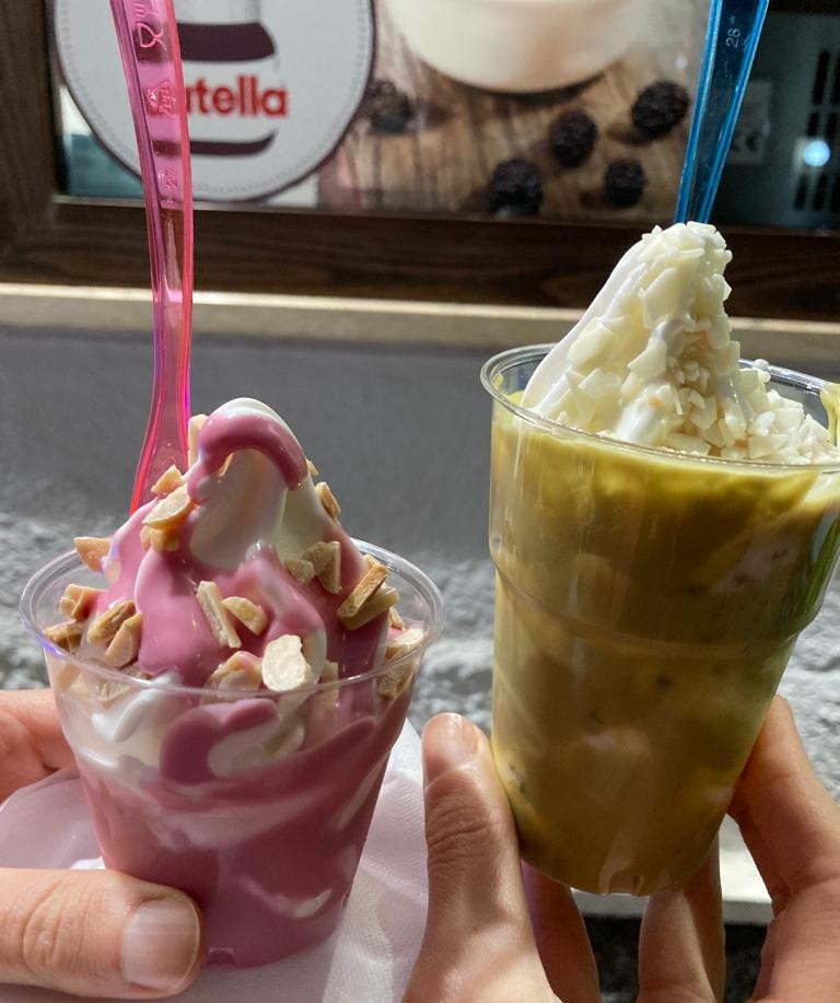 YO LOVE, YOGURTERIA CREPERIA WAFFLERIA FRULLATERIA