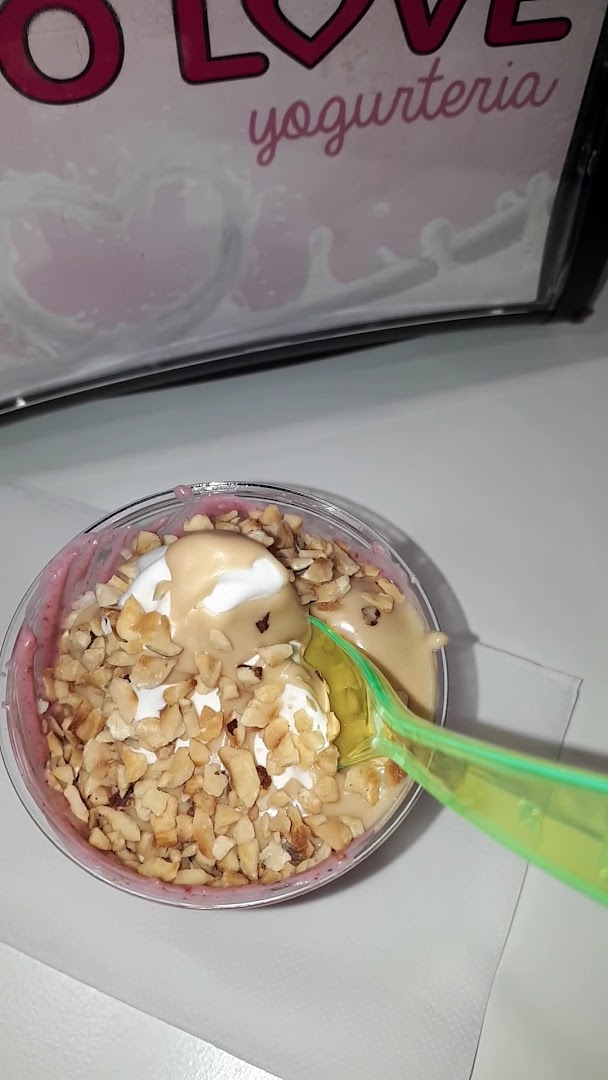 YO LOVE, YOGURTERIA CREPERIA WAFFLERIA FRULLATERIA
