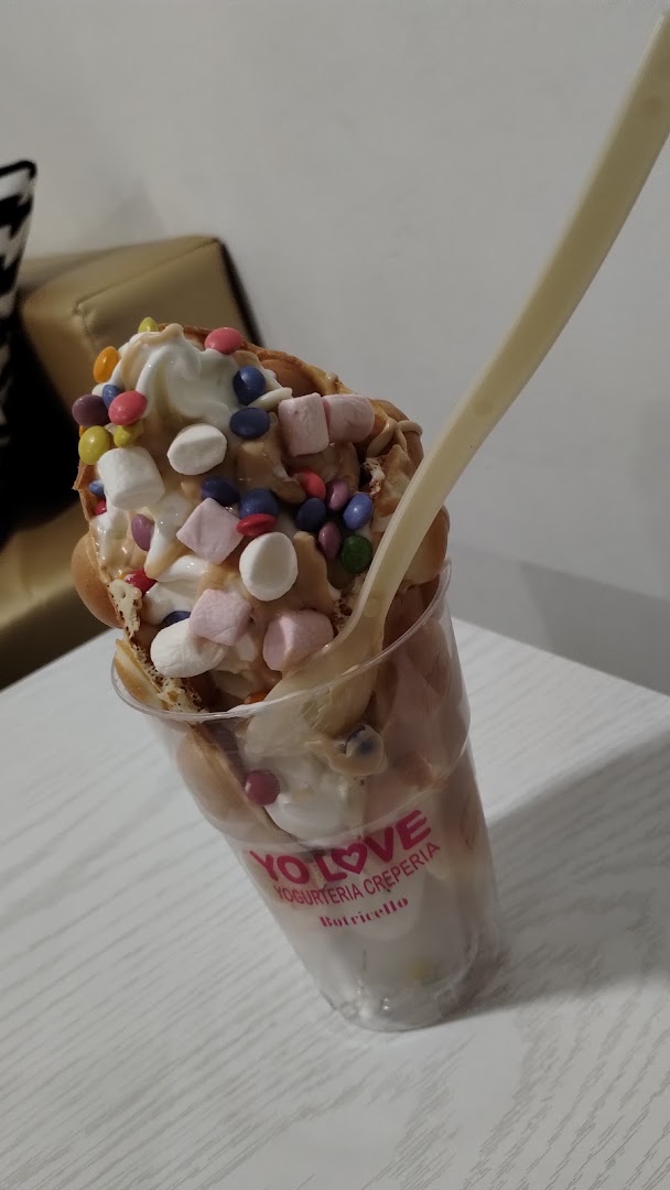 YO LOVE, YOGURTERIA CREPERIA WAFFLERIA FRULLATERIA