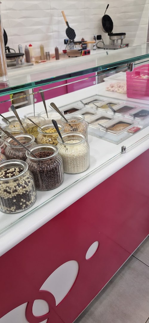 YO LOVE, YOGURTERIA CREPERIA WAFFLERIA FRULLATERIA