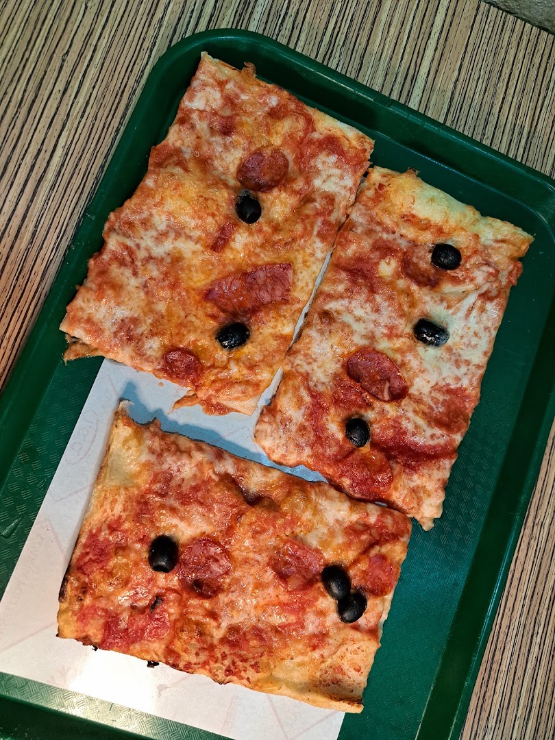 Young pizza da antonio