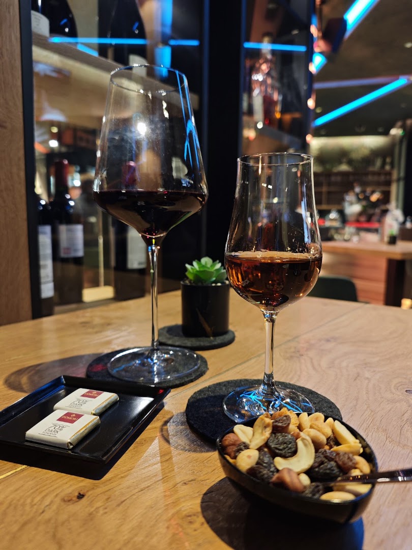Yuki Sushi Japanese Restaurant - Greens Cocktail Wine Bar
