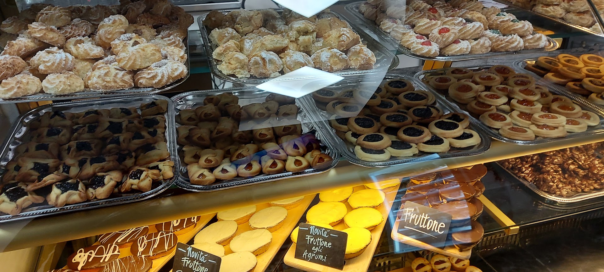 YVONNE'S COFFEE Lecce...bar...pasticceria...gelateria
