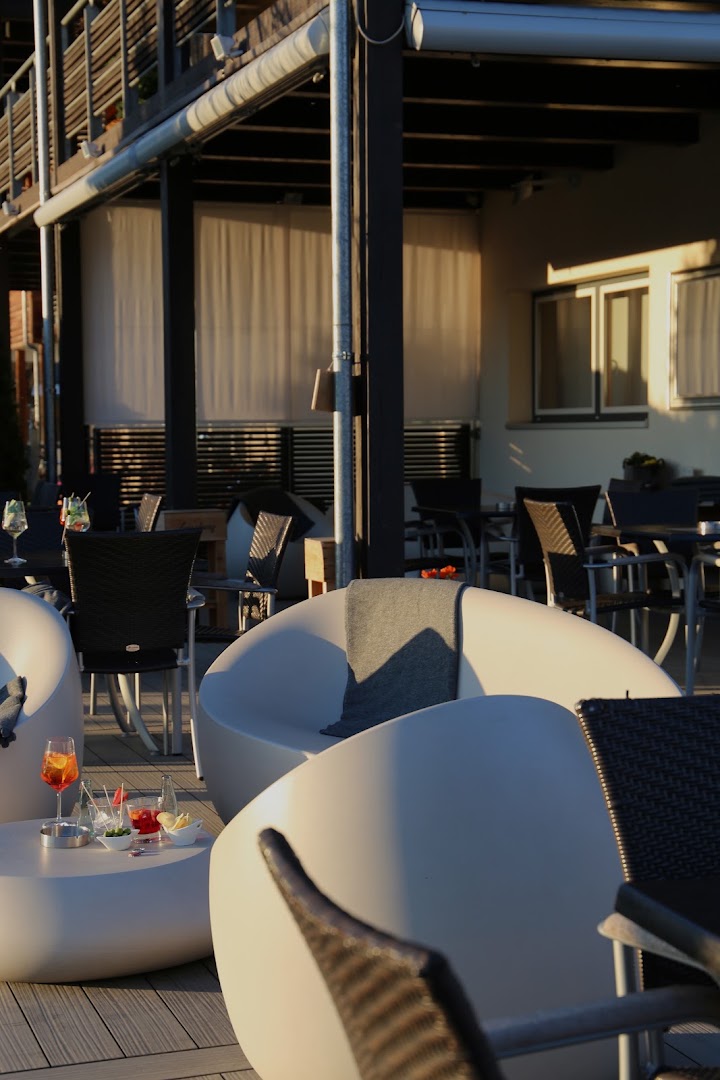Zinta Bar Café