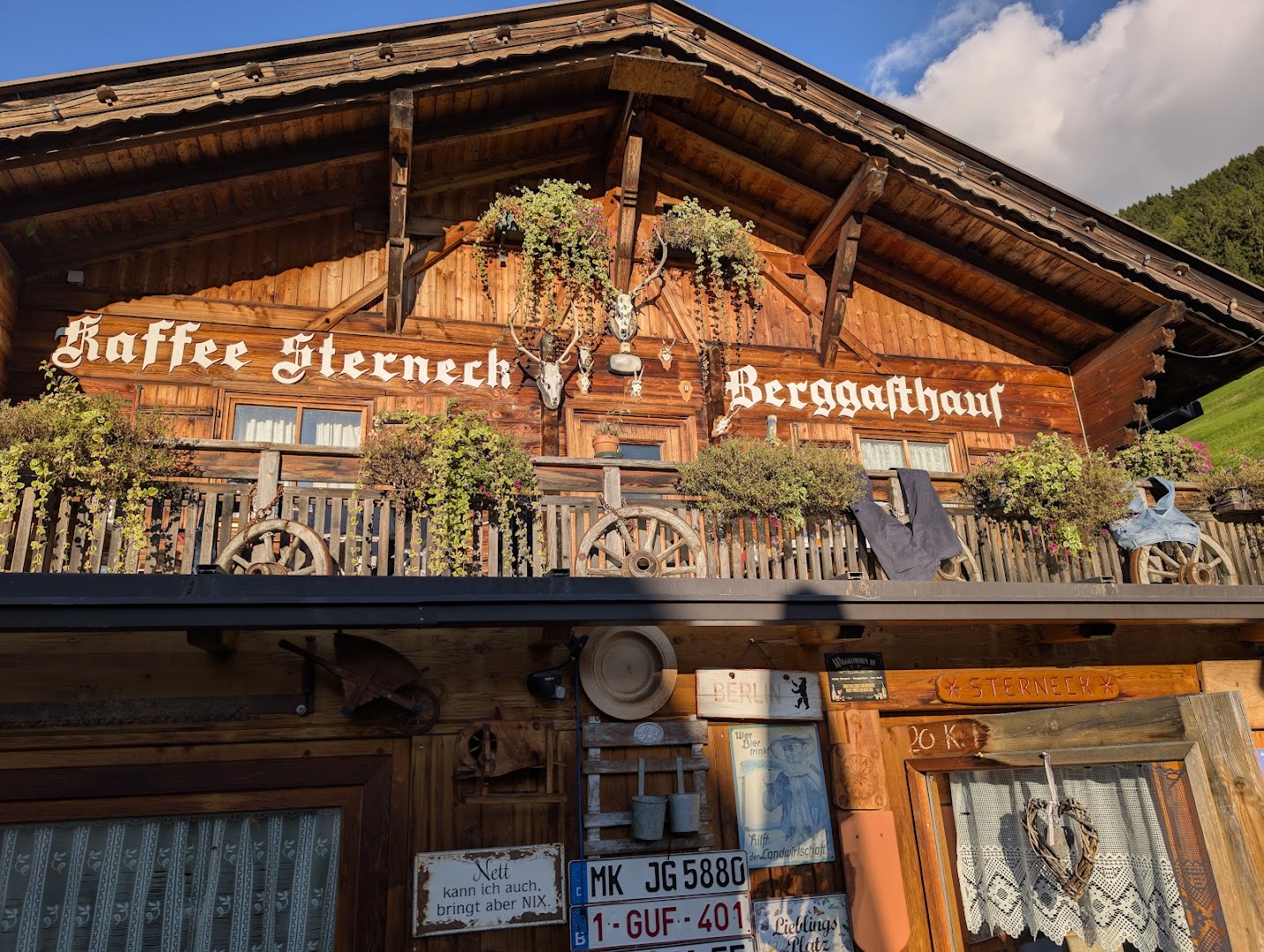 Zum Gustl, Scena